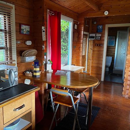 Tudor Lodge With Pool & Bbq Cabin リスカード エクステリア 写真