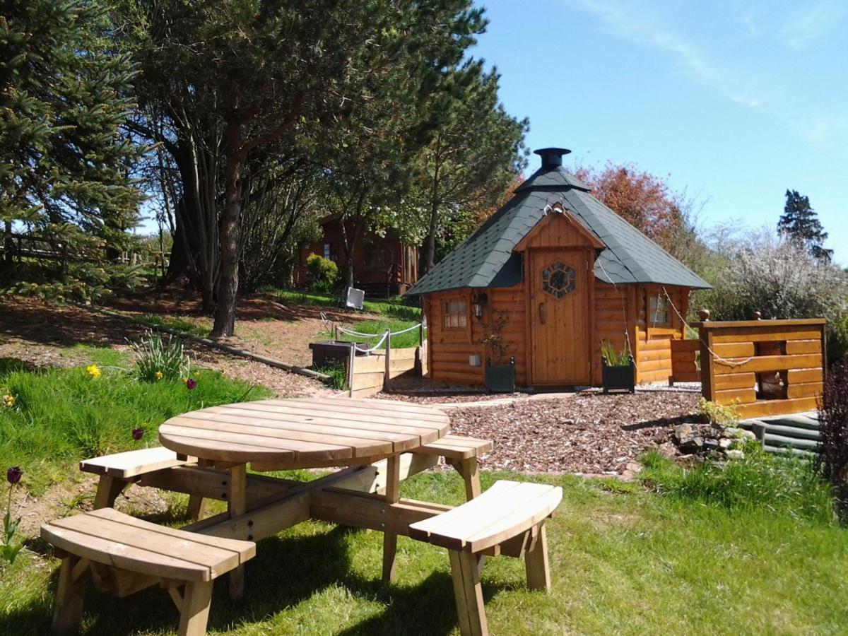 Tudor Lodge With Pool & Bbq Cabin リスカード エクステリア 写真