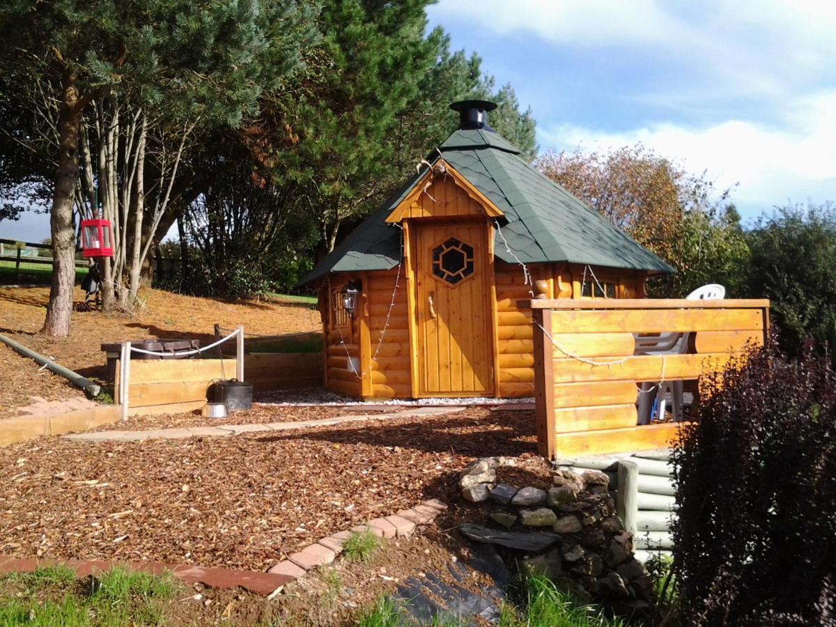 Tudor Lodge With Pool & Bbq Cabin リスカード エクステリア 写真